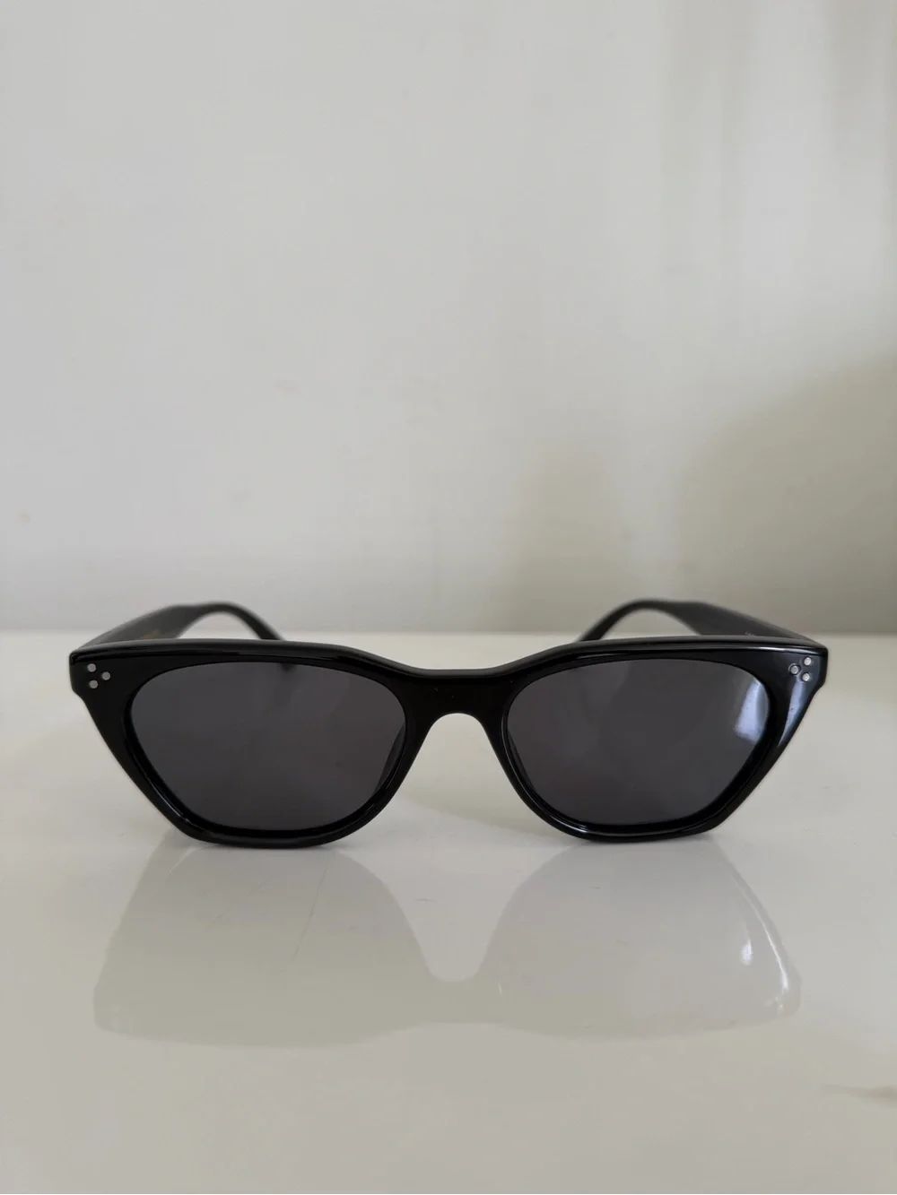 GENTLE MONSTER Black Gloss Cat-Eye Sunglasses with Dark Lenses